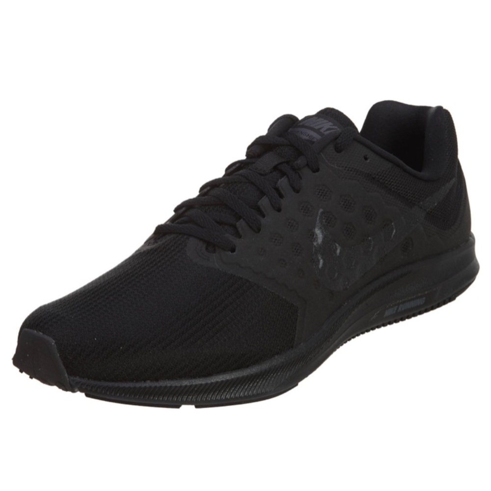 NWOT all black Nike tennis shoes